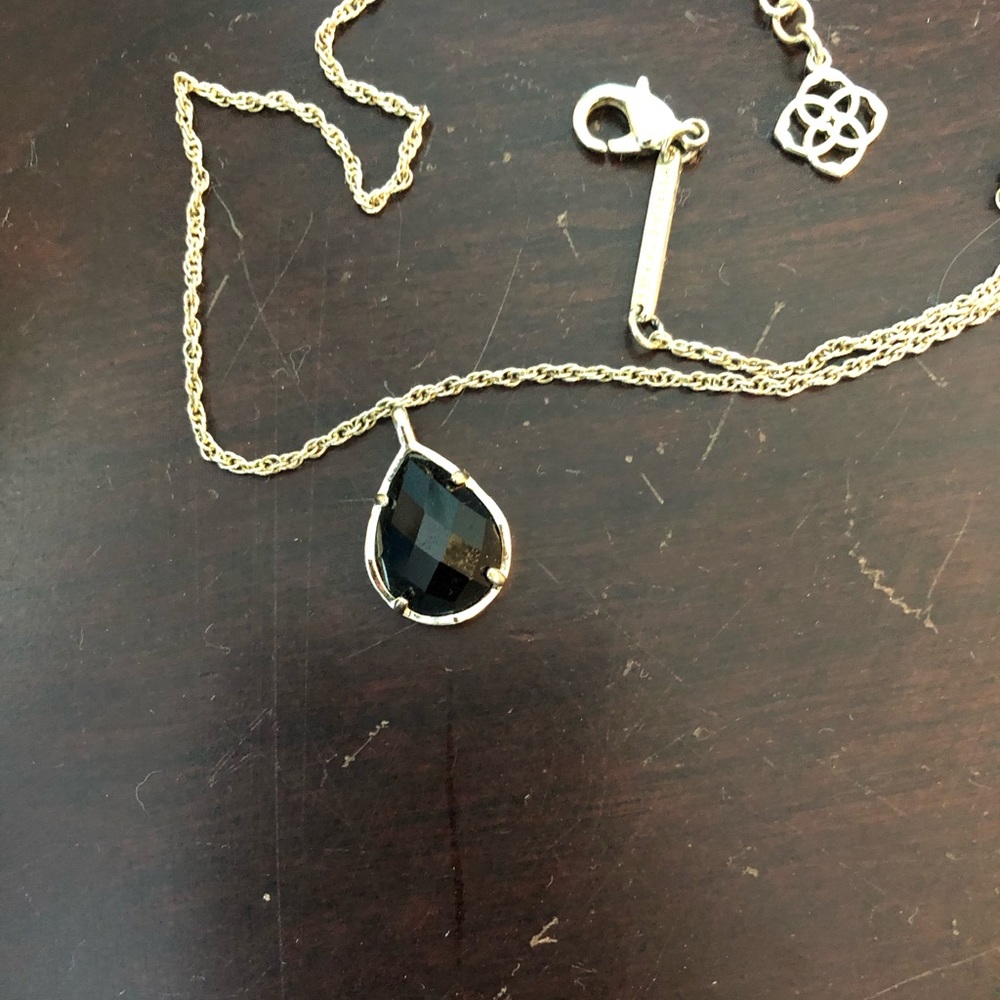 Black Kendra pendant necklace